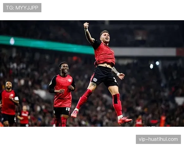 勒沃库森希克头球破门展支点作用 空中对抗成功率68%